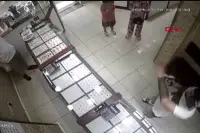 2 Çocukla Beraber 1 Garip Kuyumcu Soygunu