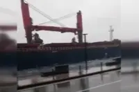 İstanbul Boğazı'nda Akıntıya Kapılan Gemi Kıyıya Çarpmaktan Son Anda Kurtuldu
