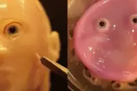 Japonlar Kendini Aştı! İnsansı Deriye Sahip Robot Geliştirdiler!