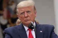 Trump’tan BRICS ülkelerine tarife tehdidi
