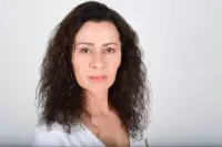 Uzak Şehir Sadakat Albora Kimdir? Gonca Cilasun'ın Canlandırdığı Karakter Hakkında Tüm Detaylar