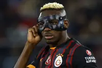 Galatasaray'ın Yıldızı Osimhen'e Yakışmayan Hareket! Eğlence Mekanında Gazetecilere Saldırdı