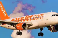 EasyJet Pilotu, Dağa Tehlikeli Derecede Yakın Uçtuğu İçin Görevden Alındı