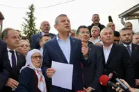 Özgür Özel, Ekrem İmamoğlu'nun Memleketi Trabzon'da İmza Kampanyası Başlattı