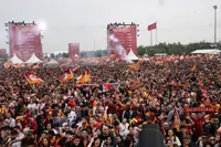 Galatasaray Taraftarı Yenikapı'ya Akın Etti