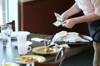 Müşterinin Verdiği Cömert Bahşiş Talihsiz Garsonu İşsiz Bıraktı!