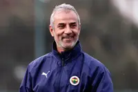 Fenerbahçe'de İki İsimle Yollar Ayrılıyor