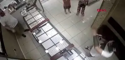 2 Çocukla Beraber 1 Garip Kuyumcu Soygunu