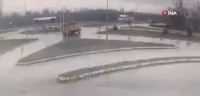 Afyonkarahisar'da Tır ile Kamyon Çarpıştı: 1 Ölü, 1 Yaralı