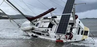 Bodrum’da Fırtına Vurdu: Yelkenli Karaya Oturdu, Seferler Durdu