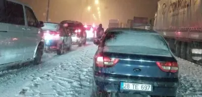 Bolu'da Yoğun Kar Yağışı: TEM Otoyolu'nda Araçlar Mahsur Kaldı, Trafik Kilitlendi