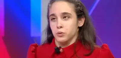 Ceyda Düvenci’nin Kızı Melisa, Nil Karaibrahimgil ile Sahneye Çıkıyor! Sosyal Medyada Heyecan Yarattı