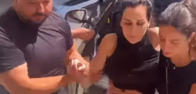 Dilan Polat Hastaneden Taburcu Oldu, Kendi Kullandığı Araçtan İner İnmez Bayıldı!