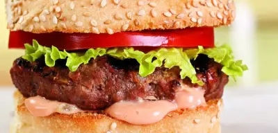İlk Hamburger Ne Zaman Yapıldı? Hamburgerin Tarihçesi ve Kökenleri