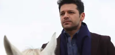Karaağaç Destanı Ömer Kimdir? Kimin Oğlu, Annesi Kim? Emre Kıvılcım'ın Karaağaç Destanı Dizisindeki Rolü ve Hayatı