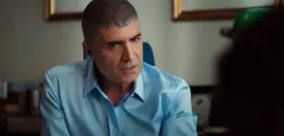 Kızıl Goncalar Levent Kimdir? Kızıl Goncalar Levent'i Canlandıran Özdan Deniz ve Karakteri Hakkında Kapsamlı Bilgiler