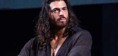 Can Yaman'dan Rio'da Görsel Şov!