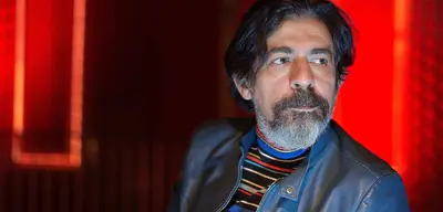 Okan Bayülgen, Dizi Oyuncularını Böyle Tiye Aldı!
