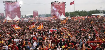 Galatasaray Taraftarı Yenikapı'ya Akın Etti