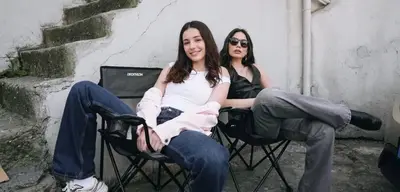 Eşref Rüya'nın Kız Kardeşlerinin Arasından Su Sızmıyor: Ebrar Karabakan'dan Demet Özdemir'e Övgüler!