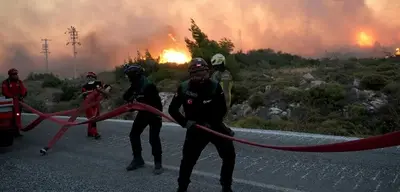 Çeşme'de Başlayan Yangın Hızla Yayıldı