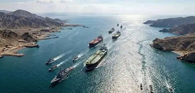 İran, Hürmüz Boğazı'nı Gemi Trafiğine Kapattı