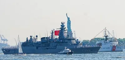 TCG Oruçreis, New York'ta Türk Bayrağını Dalgalandırdı