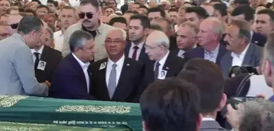 Özel ve Kılıçdaroğlu, Olcay Baykal'ın Cenazesinde Tokalaştı