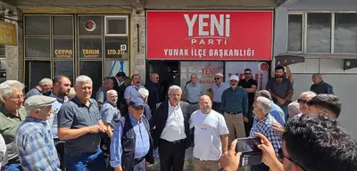 CHP Yunak İlçe Teşkilatı Toplu İstifa Etti! Teşkilat, Yeni Parti'ye Katıldı