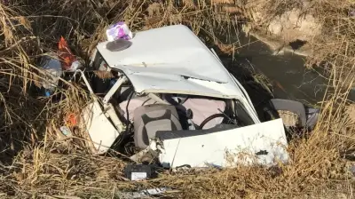 Ereğli'de Feci Kaza: Otomobil Atık Su Kanalına Uçtu, 3 Kişi Hastaneye Kaldırıldı