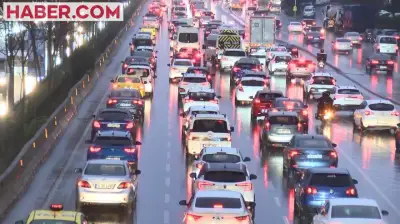 İstanbul'da Yoğun Sabah Trafik İle Başladı! Şehirde Araçlar Durma Noktasına Geldi