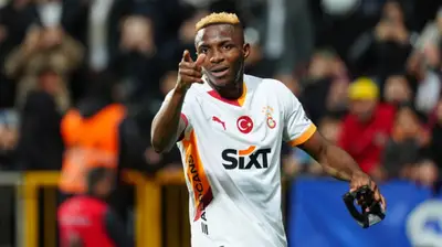 Galatasaray Pes Etmiyor: Osimhen'e Yeni Teklif! Hakan Çalhanoğlu Planı Askıya Alındı
