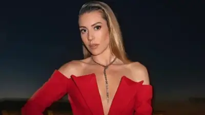 Sinem Kobal'dan Bikinili Paylaşım