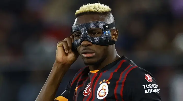 Galatasaray'ın Yıldızı Osimhen'e Yakışmayan Hareket! Eğlence Mekanında Gazetecilere Saldırdı
