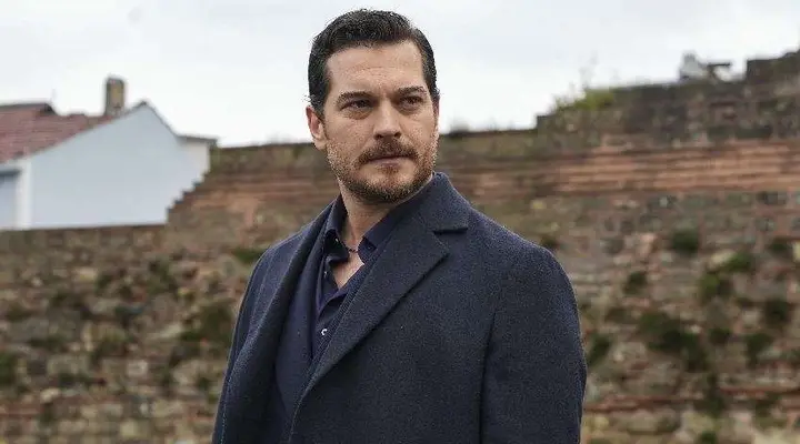 Çağatay Ulusoy'dan 'Uykusuz Adam' Filmi!